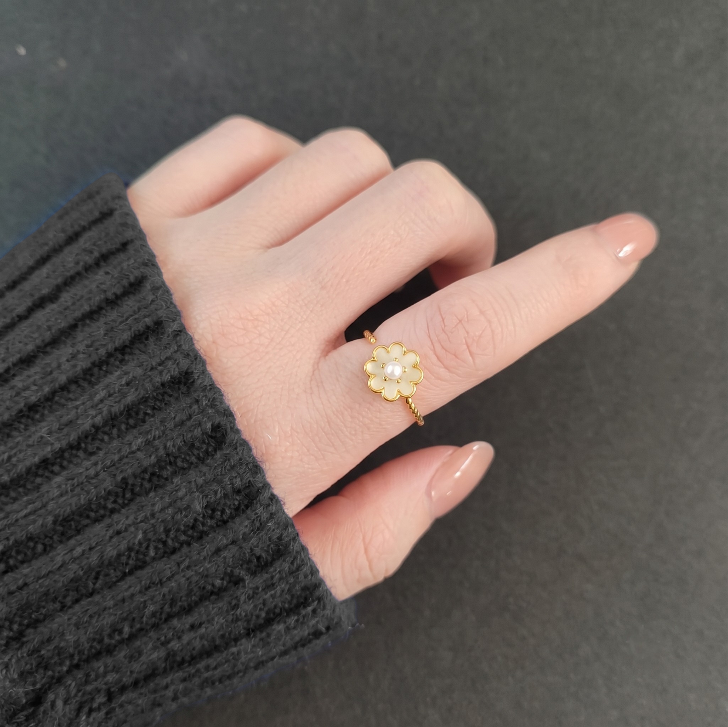 Twisted Flower Anti-Stress Ring - Stainless Steel