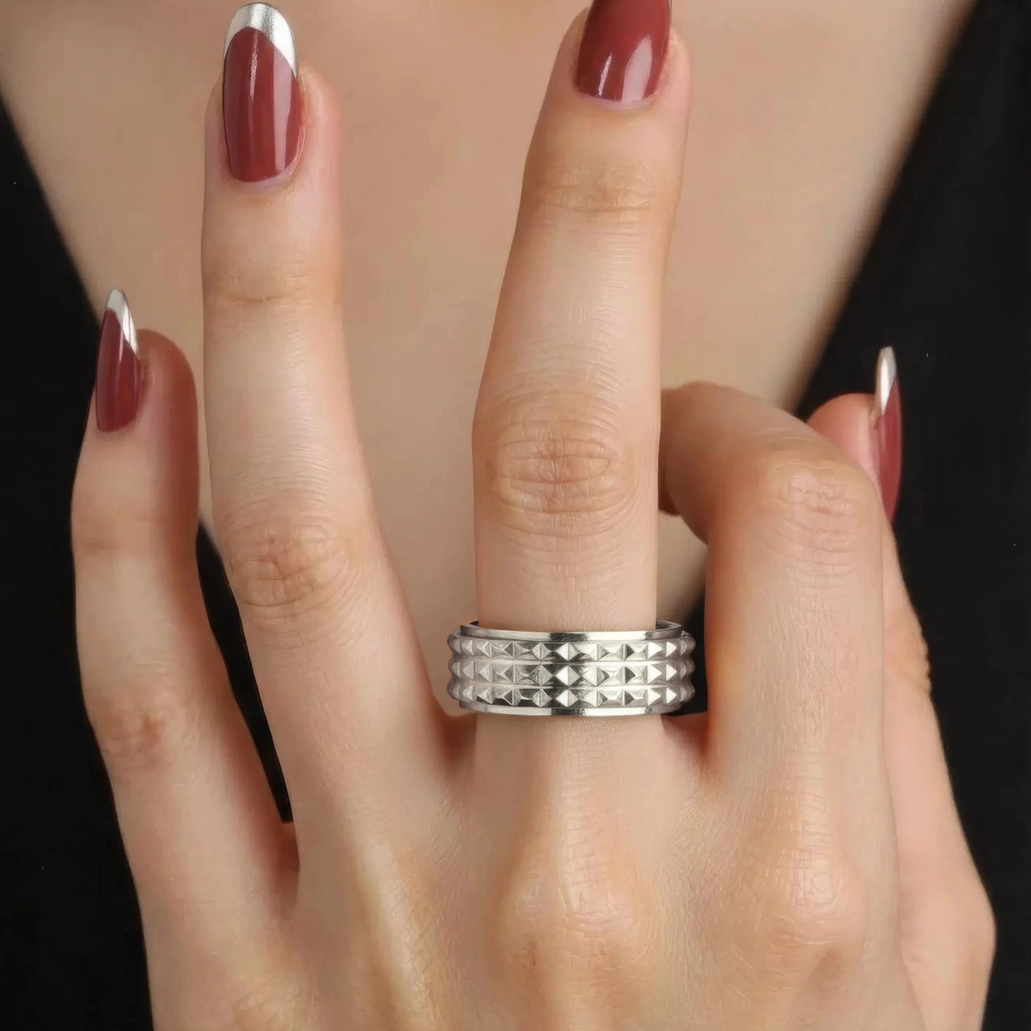Breiter Pyramiden Anti-Stress-Ring – Edelstahl
