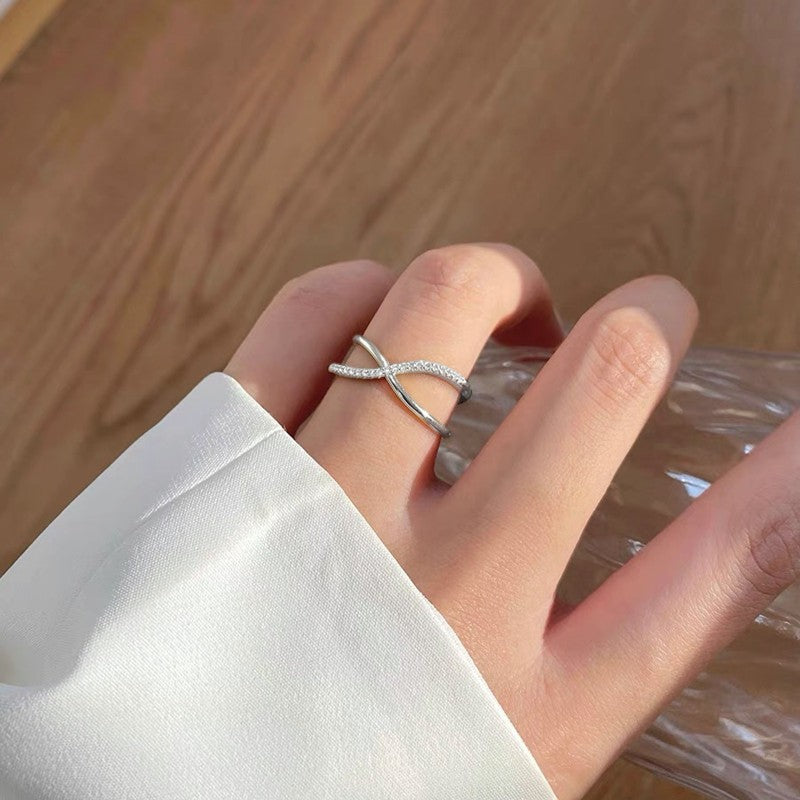 Kreuzender Zirkonia Stein Ring - 925 Silber