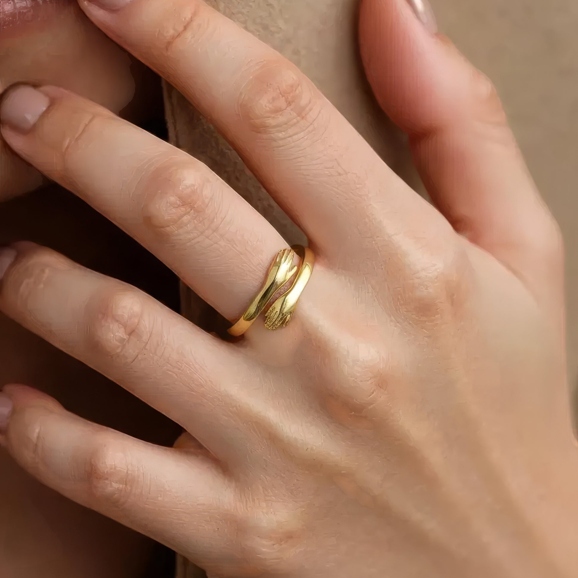 Vielring gold hug ring with adjustable fit, symbolizing love and connection. Made from 925 sterling silver.